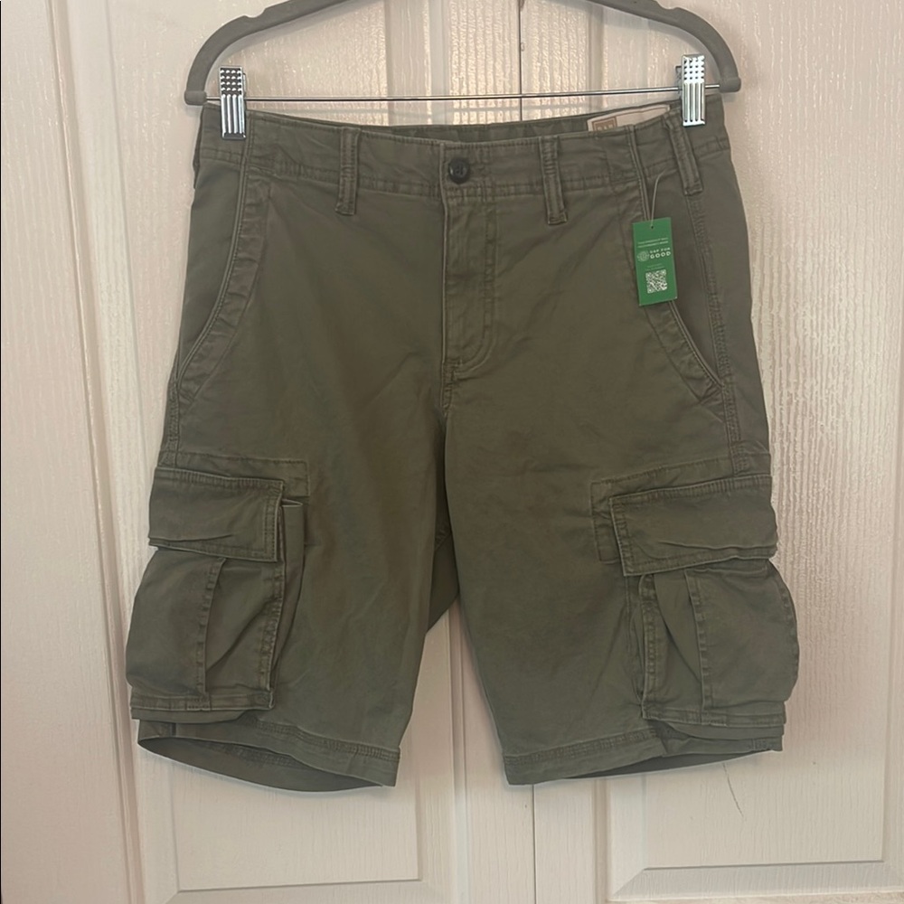 NWT GAP 28 waist Olive Cargo Shorts